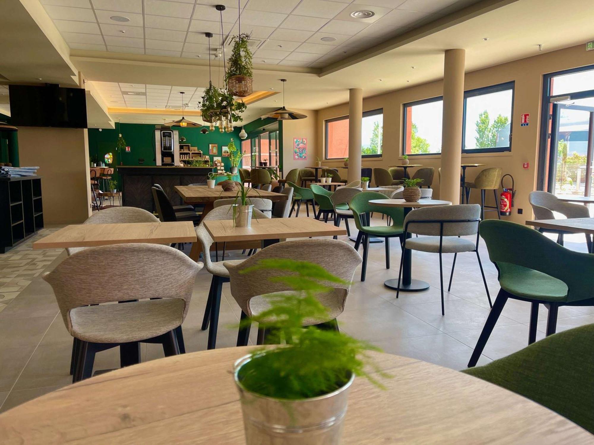Ibis Budget Porte De Camargue Saint-Martin-de-Crau Εξωτερικό φωτογραφία