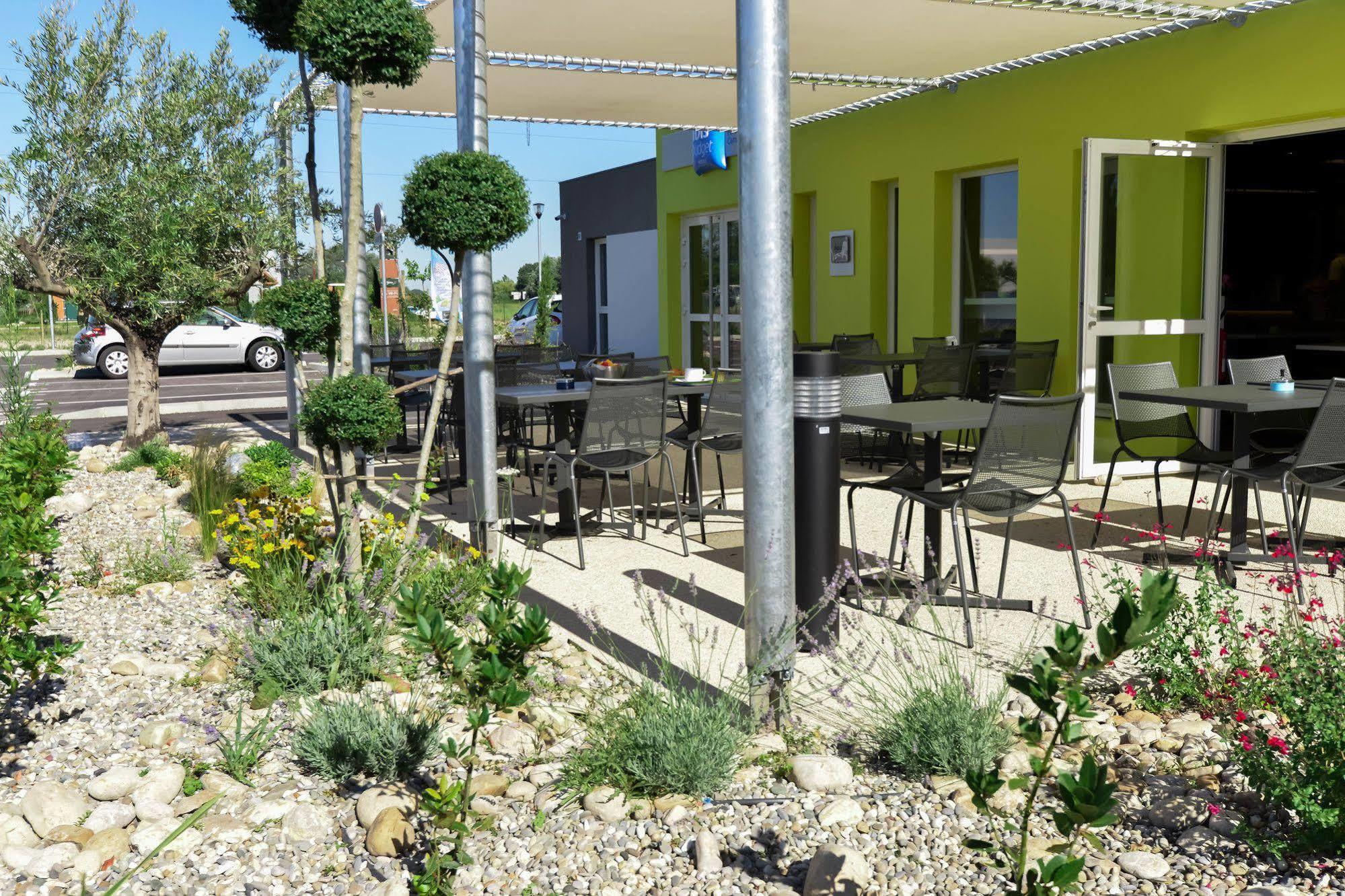 Ibis Budget Porte De Camargue Saint-Martin-de-Crau Εξωτερικό φωτογραφία
